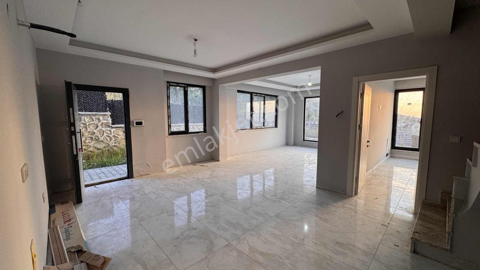 Köprü Ve Deniz Manzaralı Sıfır Satılık İkiz Villa - Görsel 6
