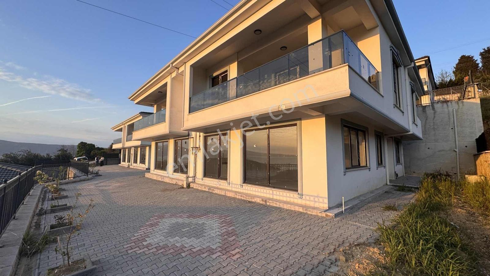 Köprü Ve Deniz Manzaralı Sıfır Satılık İkiz Villa - Görsel 20
