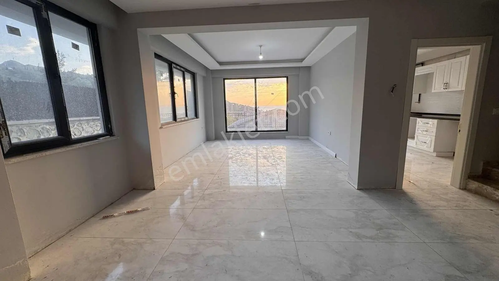 Köprü Ve Deniz Manzaralı Sıfır Satılık İkiz Villa - Görsel 2