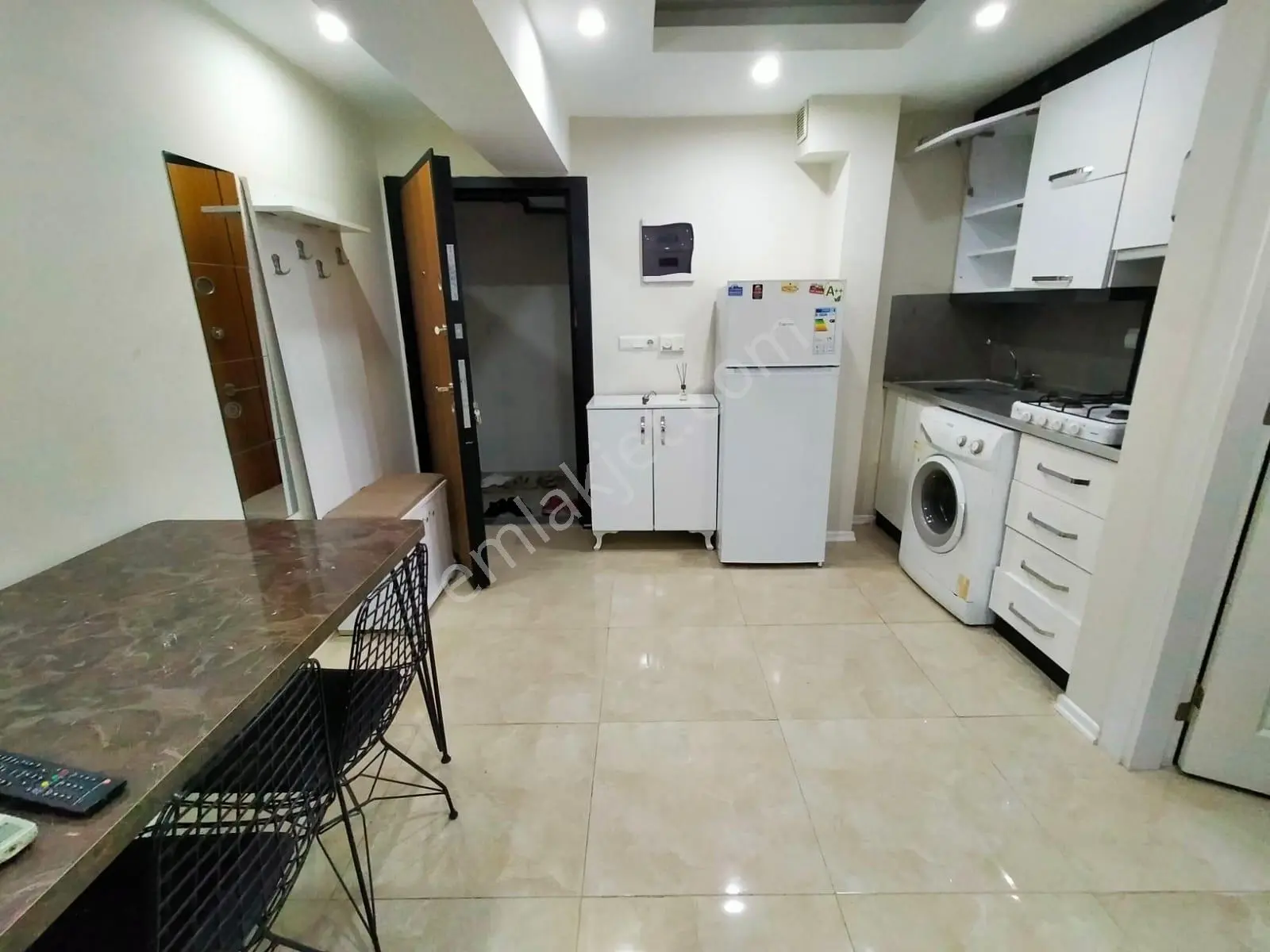 Aile Apartında Çınarda 45m2 1+1 Full Eşyalı Kiralık Daire - Görsel 8
