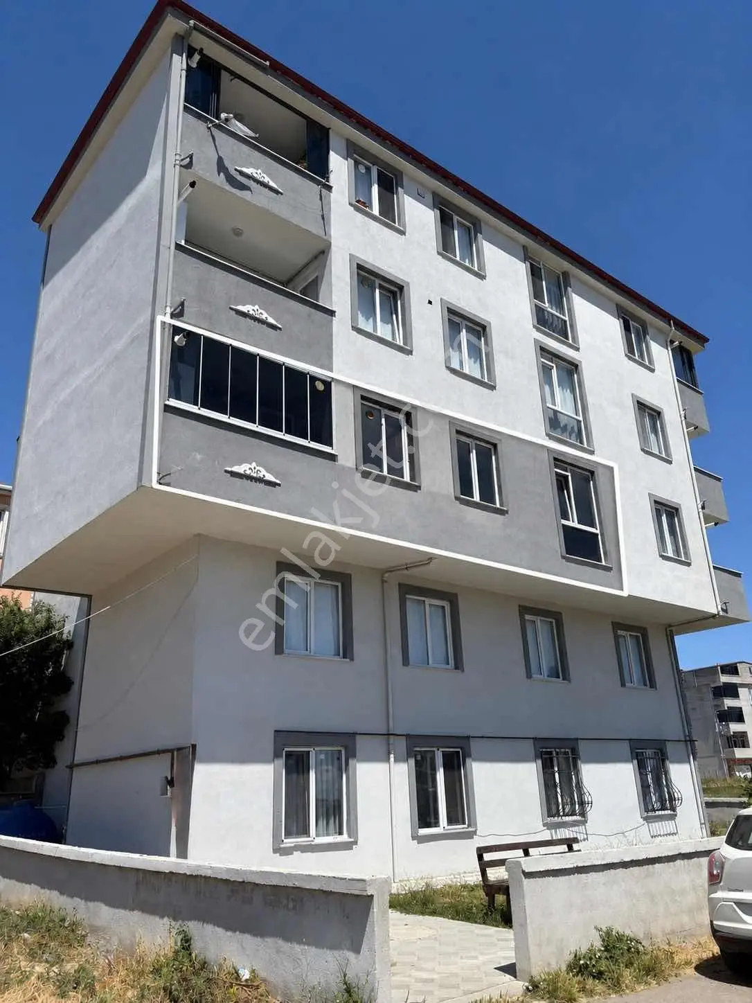 Kapaklı Karaağaç Mah. Arakat Fırsat Daire Merkezi Konumda