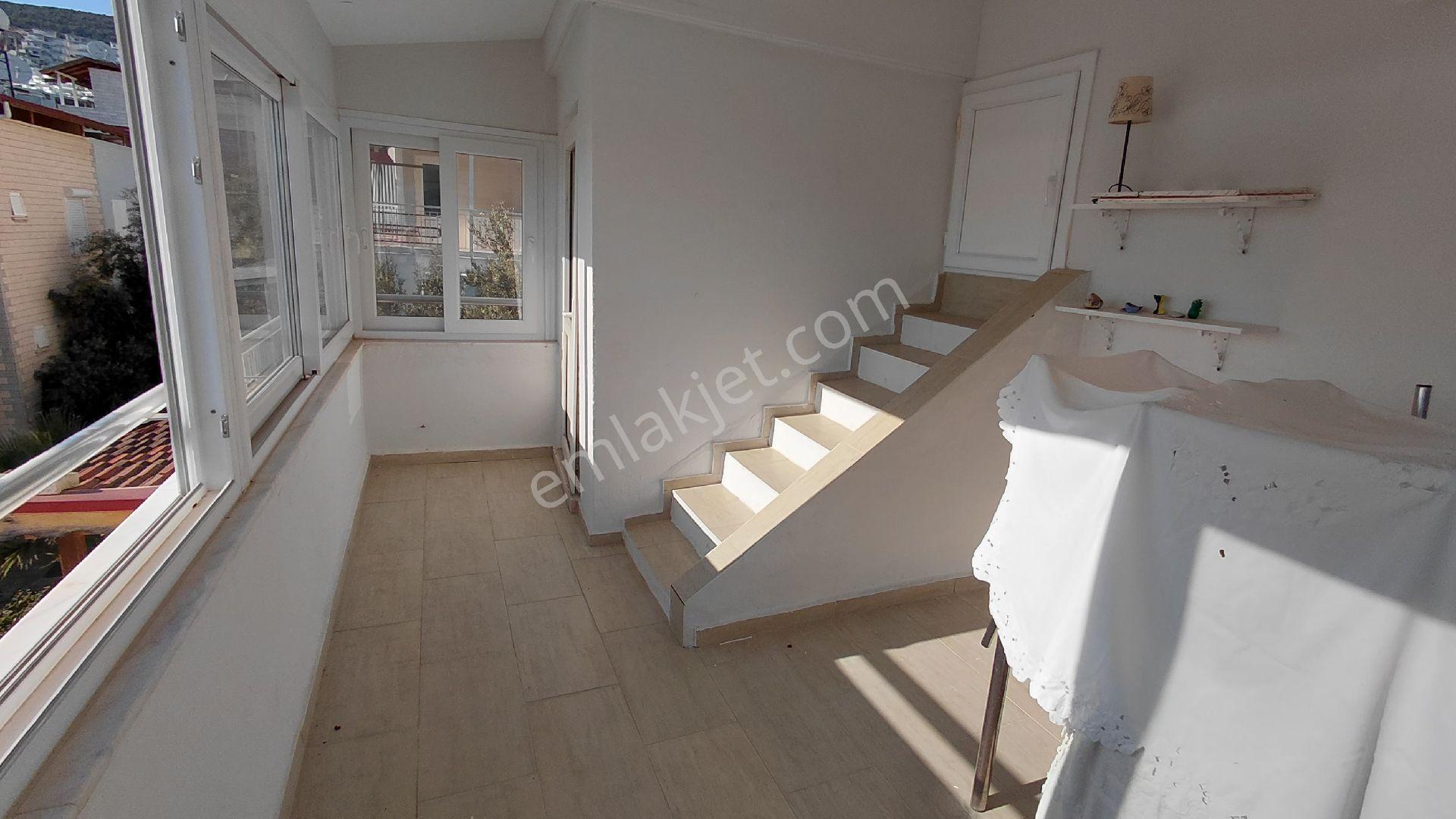 Didim Akbük'te Denize Sıfır Site İçerisinde Eşyalı 3+1 Villa - Görsel 33