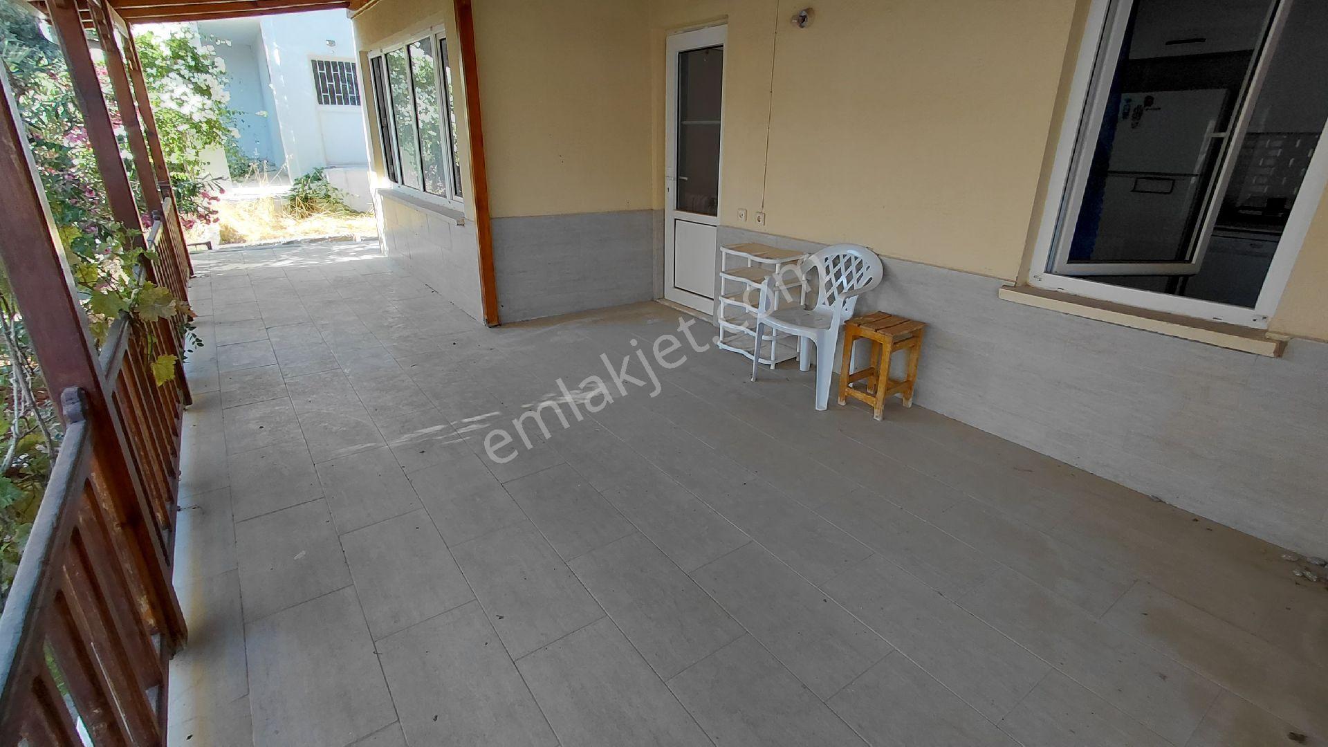 Didim Akbük'te Denize Sıfır Site İçerisinde Eşyalı 3+1 Villa - Görsel 8
