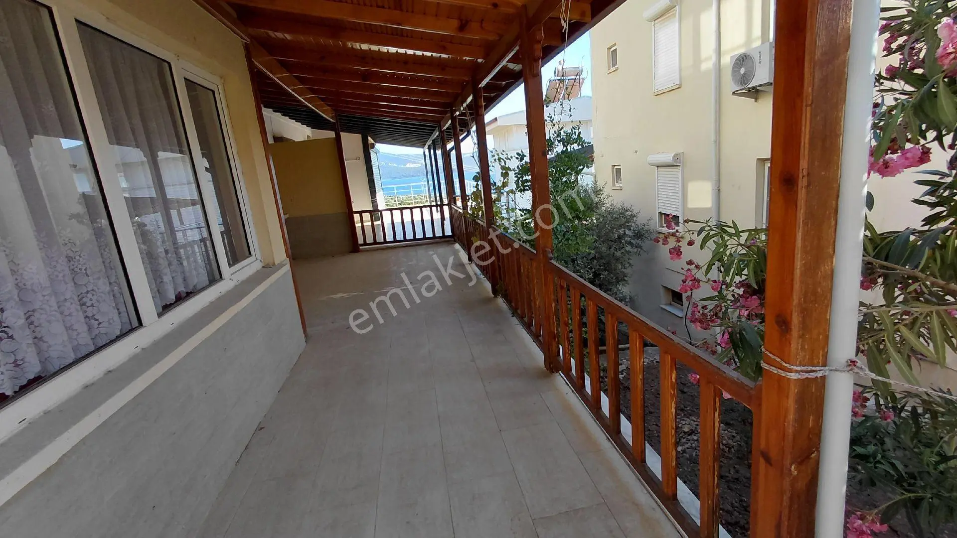 Didim Akbük'te Denize Sıfır Site İçerisinde Eşyalı 3+1 Villa - Görsel 5
