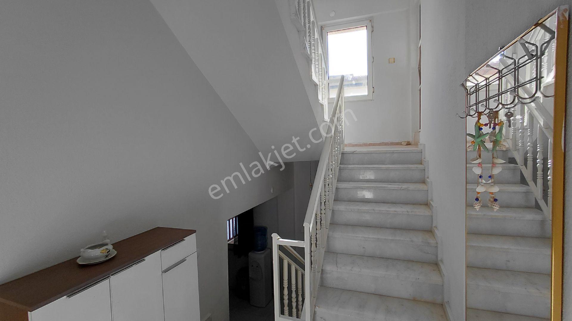 Didim Akbük'te Denize Sıfır Site İçerisinde Eşyalı 3+1 Villa - Görsel 19