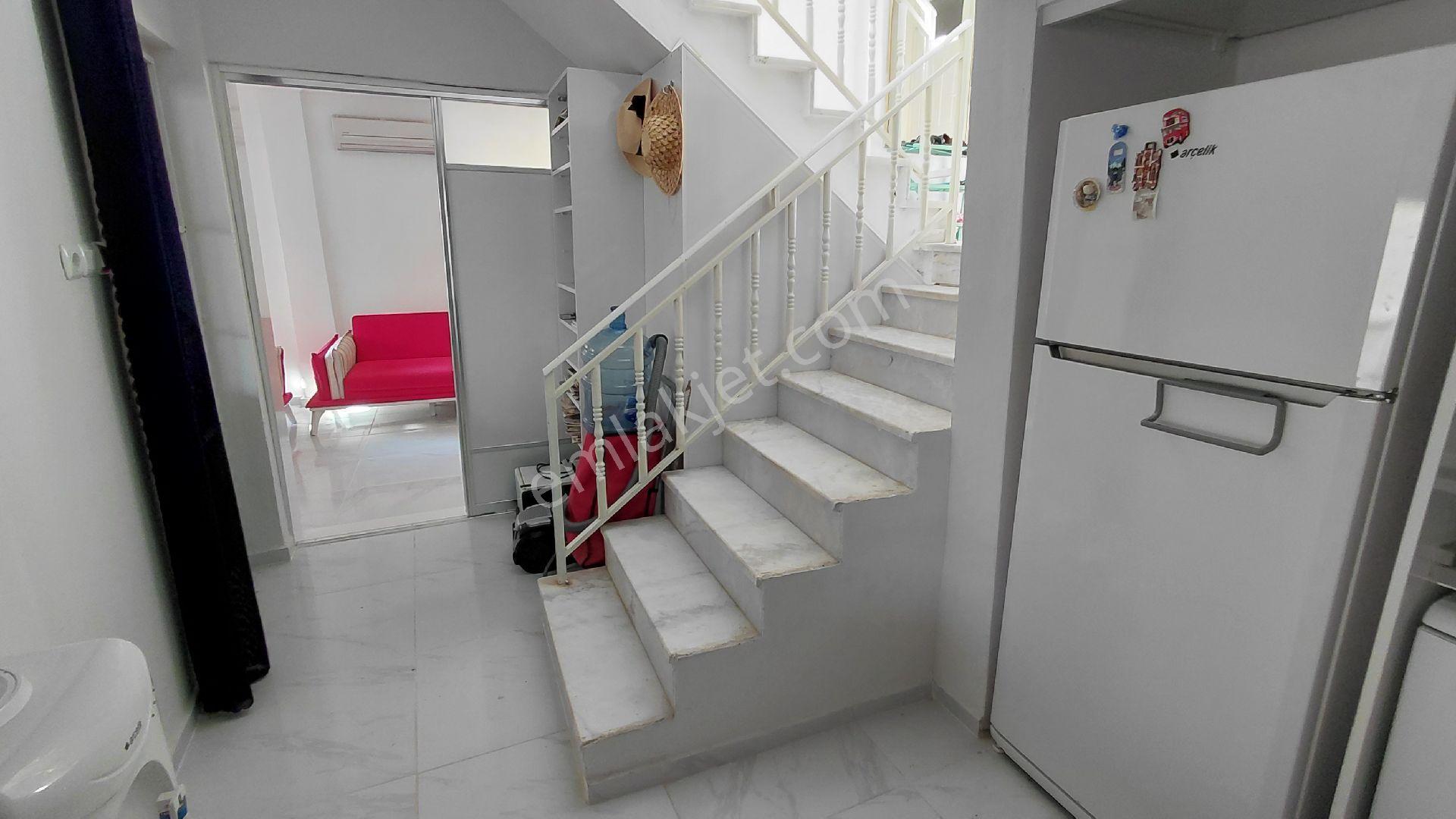 Didim Akbük'te Denize Sıfır Site İçerisinde Eşyalı 3+1 Villa - Görsel 13