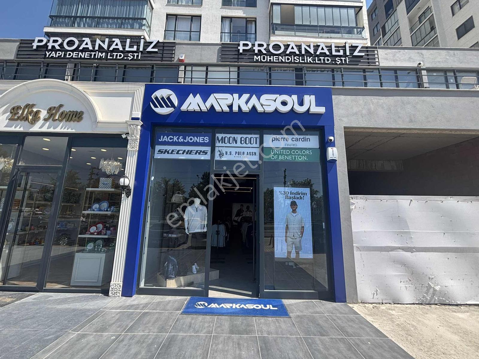 Rw Land Den Atabulvarında Tabela Değeri Yüksek Kiralık Dükkan