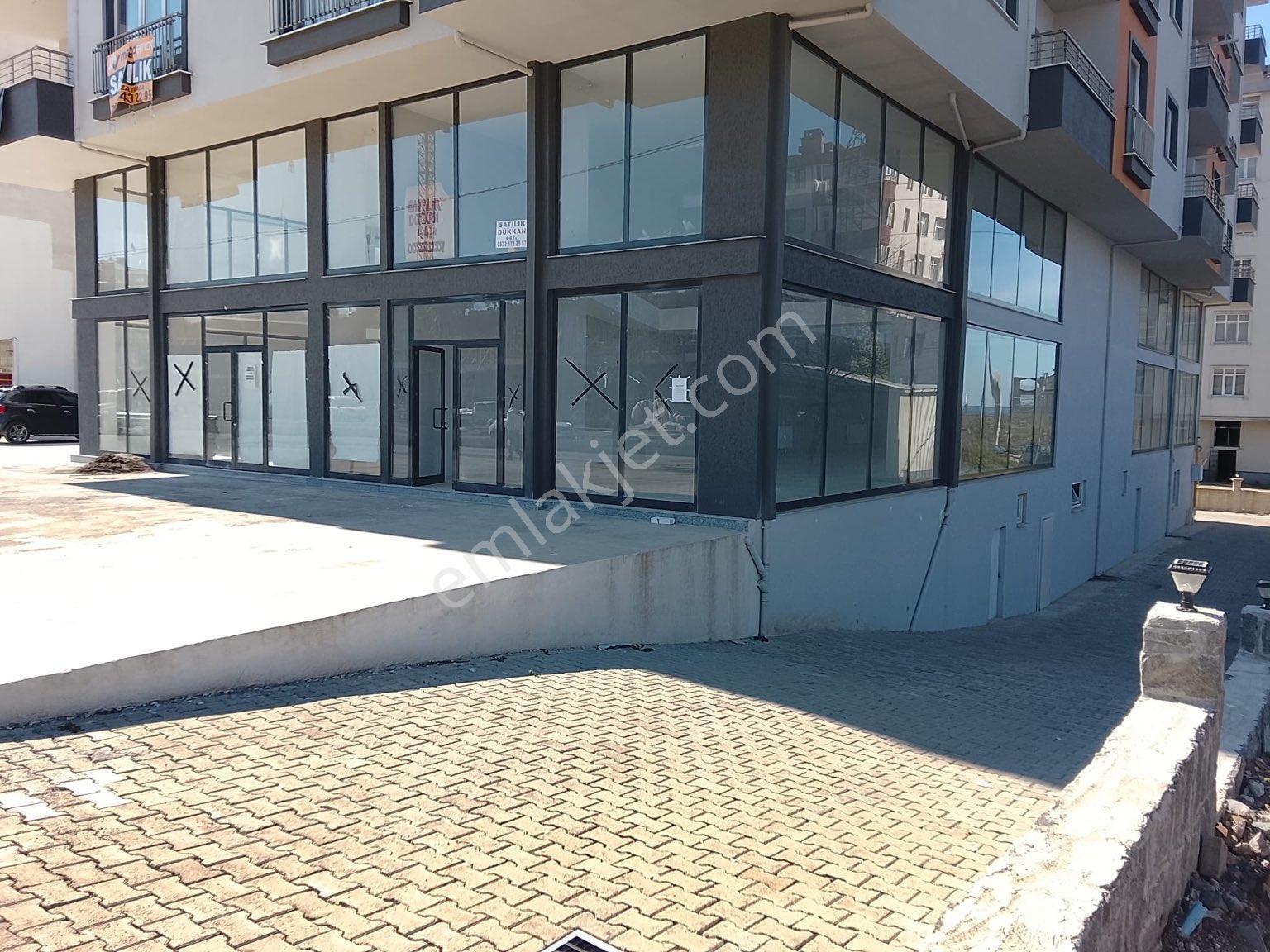 Yüksek Kira Getirili Cadde Üzeri Üç Katlı Dükkan - Görsel 24