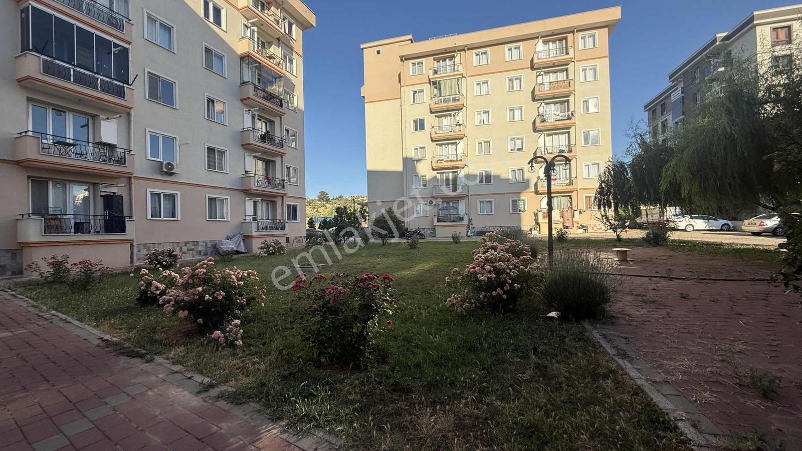 Anadolu Emlaktan 2+1 Çanakkale Barbaros Site İçi Otoparklı