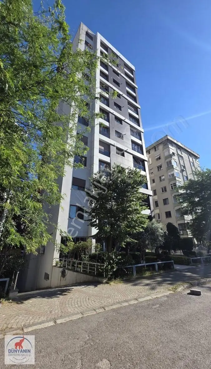 Göztepede Büyük ,masrfsız, Manzralı, Genç Bina 2+1 Satılık Daire