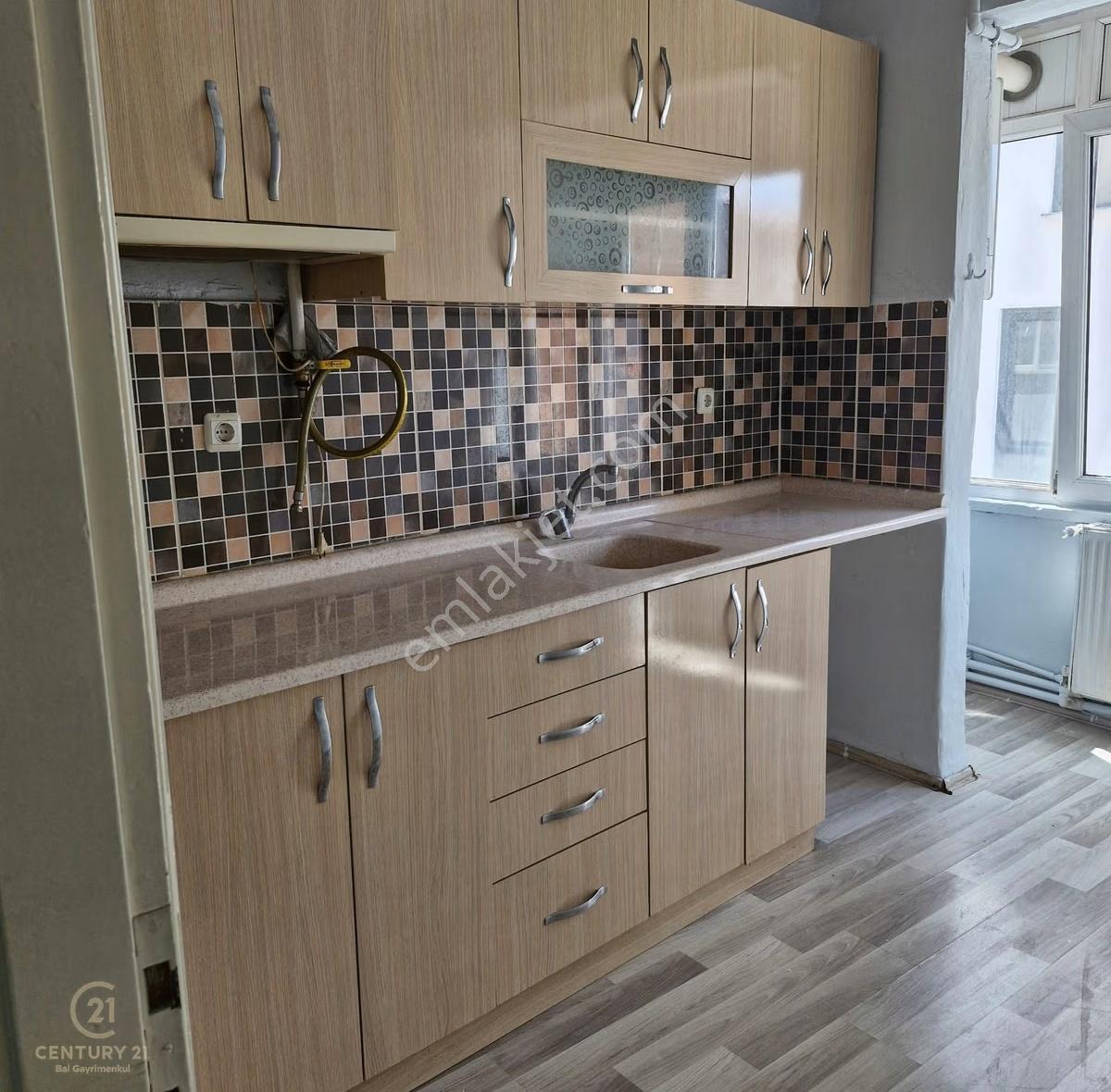 C21 Bal'dan Çarşıya Yakın Hacı İsmail Mah. 3+1 Ara Kat Kiralık - Görsel 17
