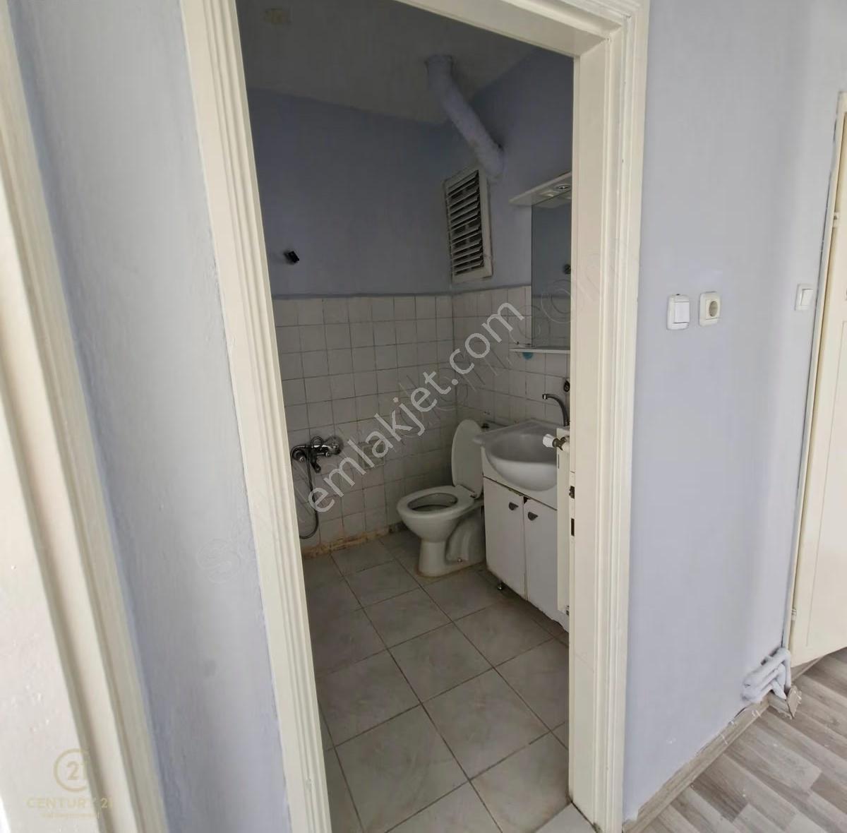 C21 Bal'dan Çarşıya Yakın Hacı İsmail Mah. 3+1 Ara Kat Kiralık - Görsel 3