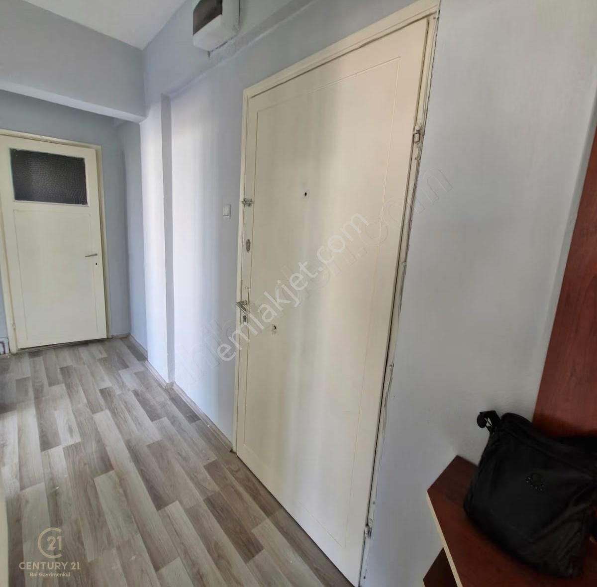 C21 Bal'dan Çarşıya Yakın Hacı İsmail Mah. 3+1 Ara Kat Kiralık - Görsel 4