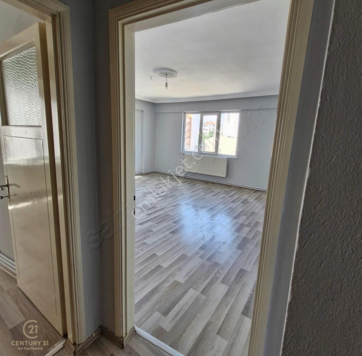 C21 Bal'dan Çarşıya Yakın Hacı İsmail Mah. 3+1 Ara Kat Kiralık - Görsel 2