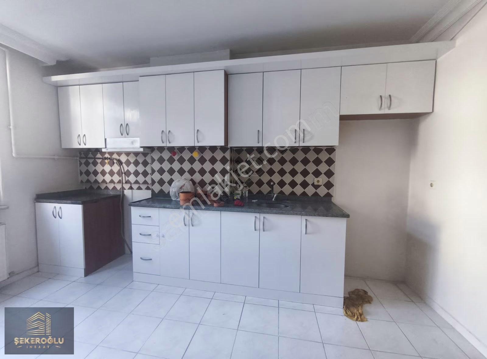 Şekeroğlu Emlak'tan Orta Mahalle'de Geniş 3+1 Kiralık Daire - Görsel 13