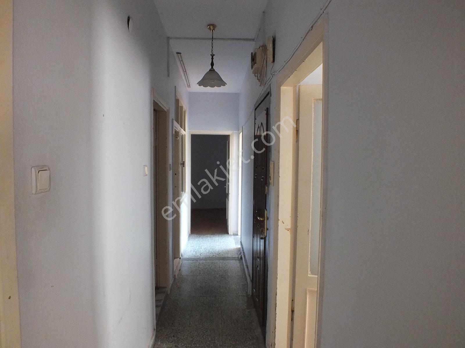 Karşıyaka Alaybeyde 2+1 Köşe Temiz Satılık Daire Mkd Emlak - Görsel 18