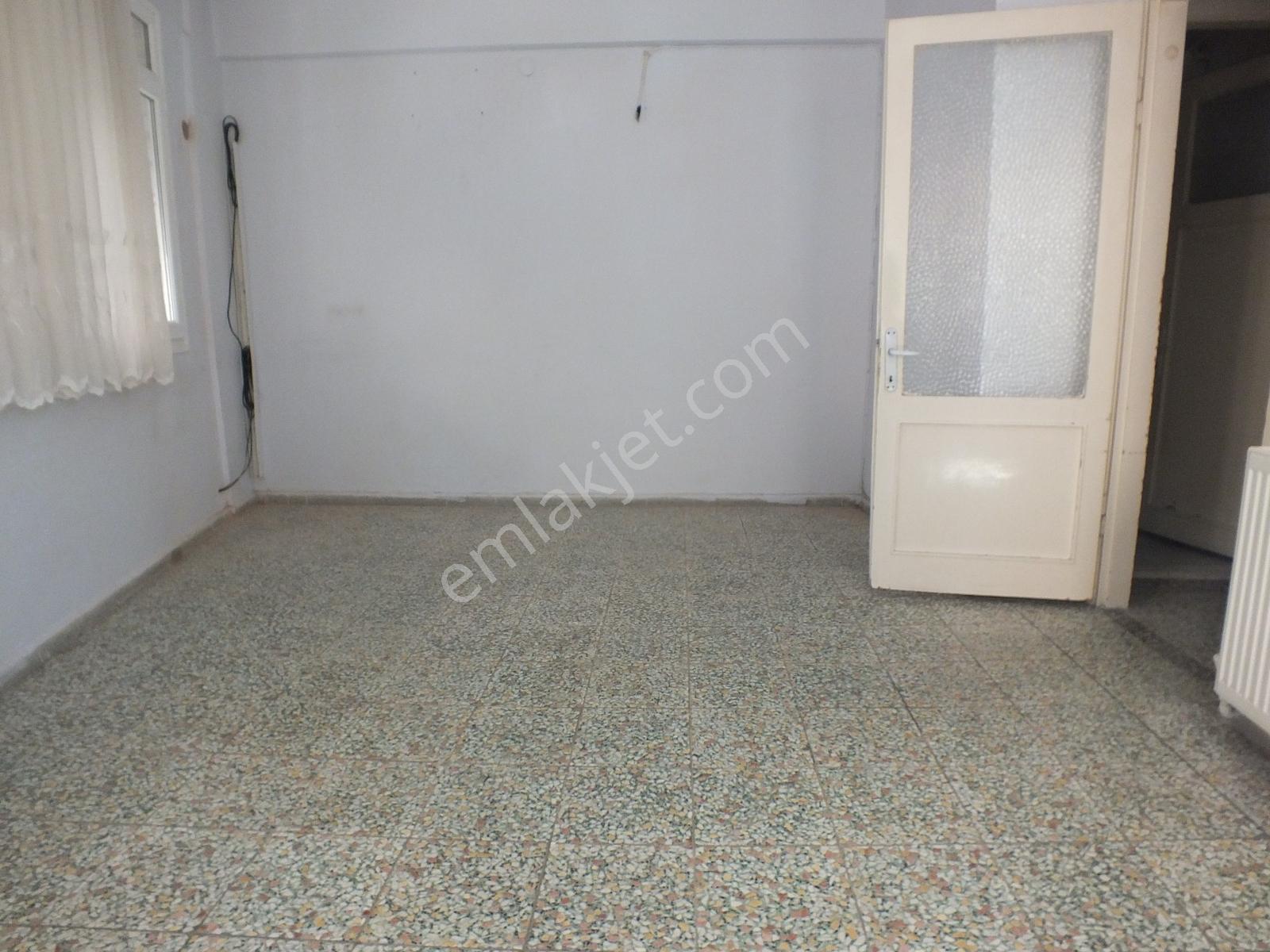 Karşıyaka Alaybeyde 2+1 Köşe Temiz Satılık Daire Mkd Emlak - Görsel 20
