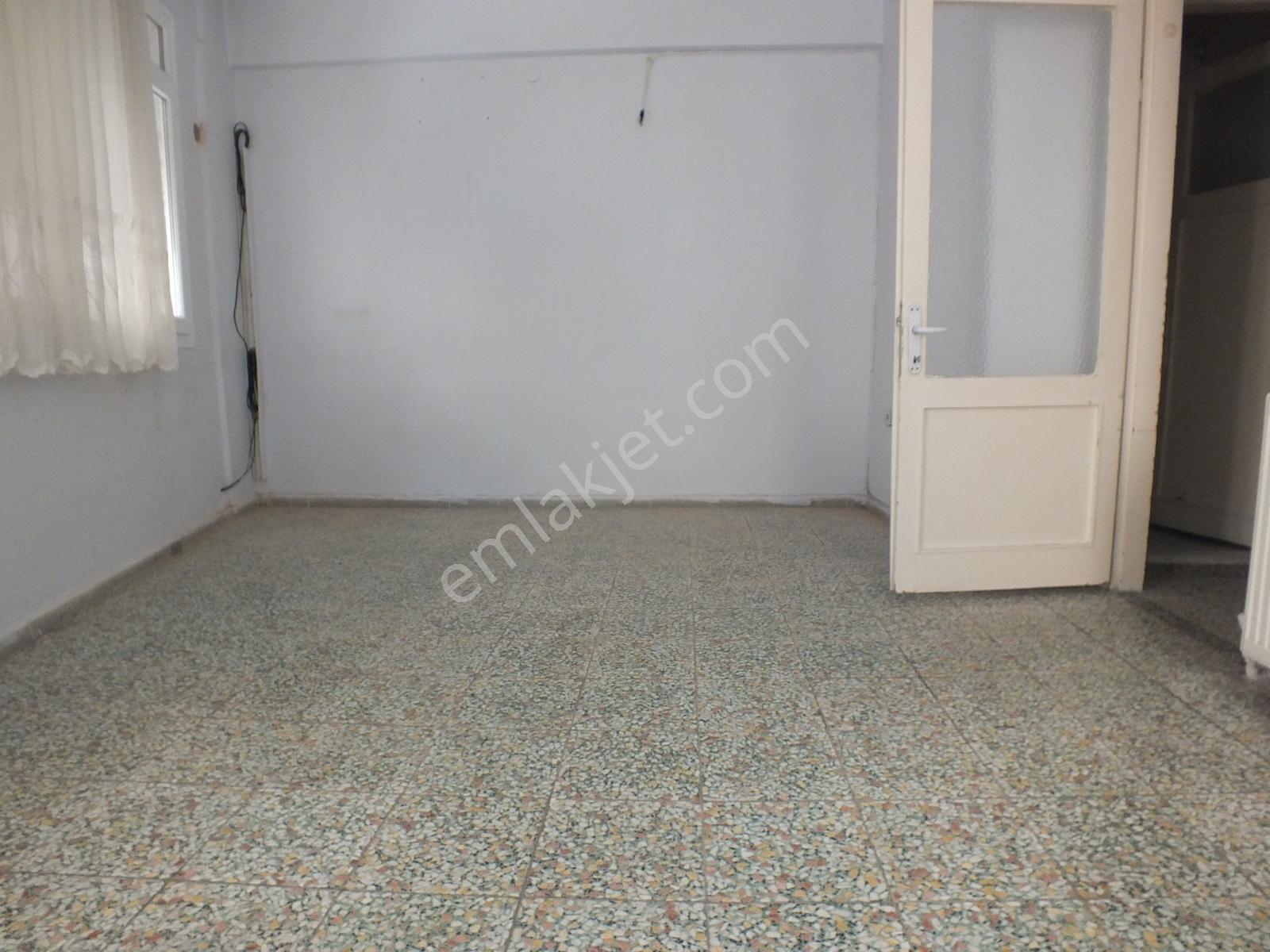 Karşıyaka Alaybeyde 2+1 Köşe Temiz Satılık Daire Mkd Emlak - Görsel 3