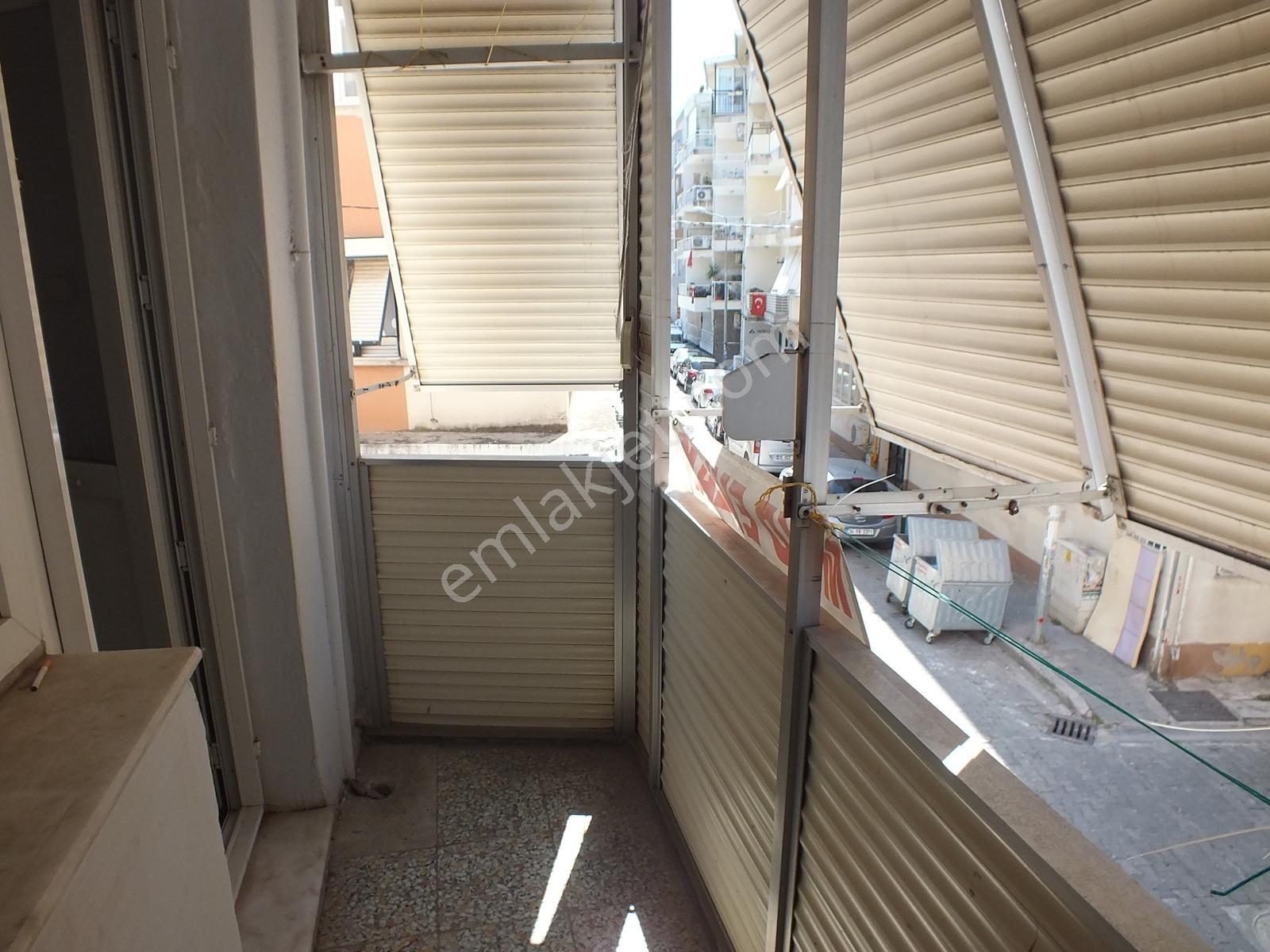 Karşıyaka Alaybeyde 2+1 Köşe Temiz Satılık Daire Mkd Emlak - Görsel 24