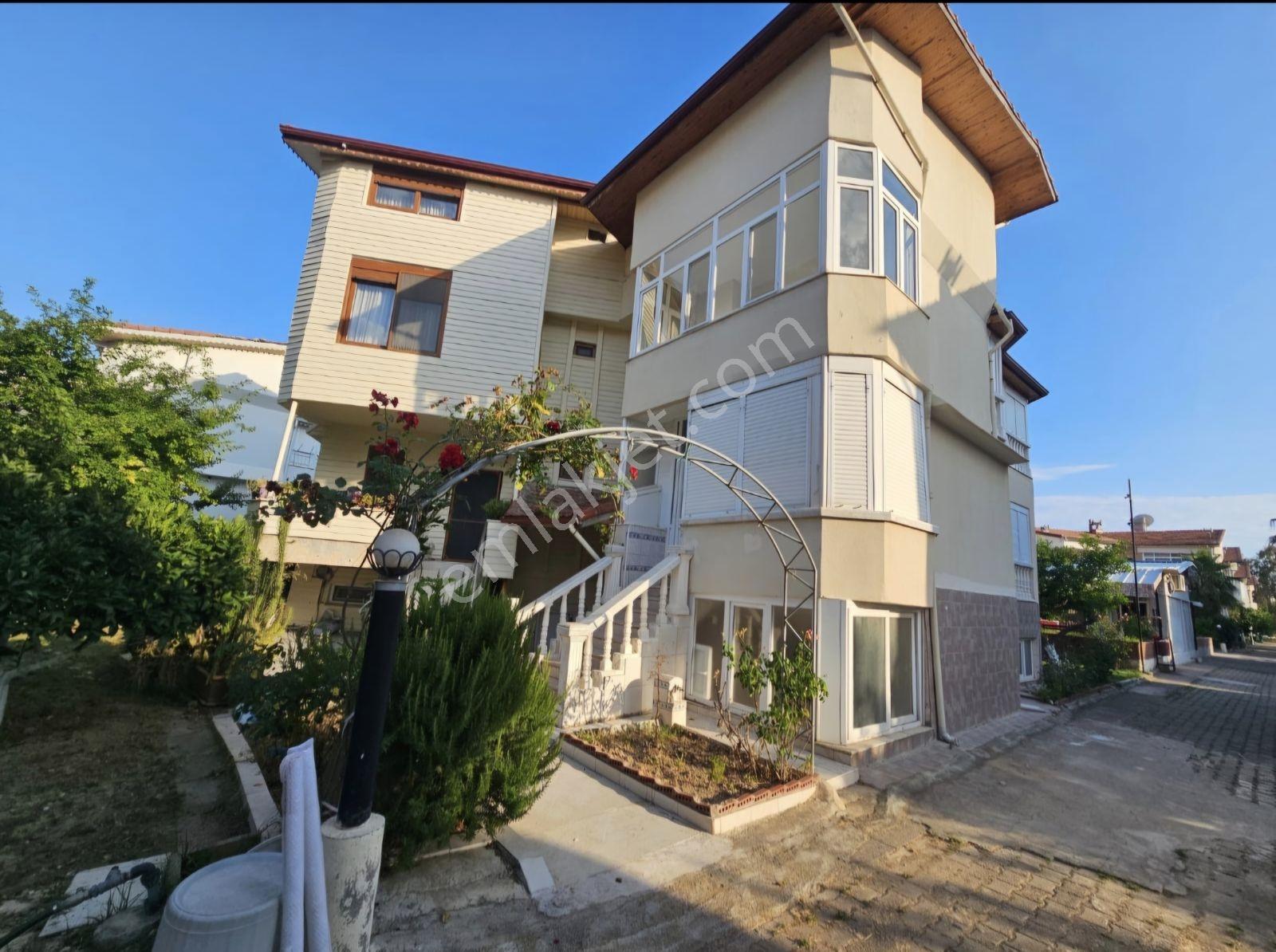 Akdeniz 87'de Satılık 5+2 Villa Denize 150 Mt. - Görsel 2