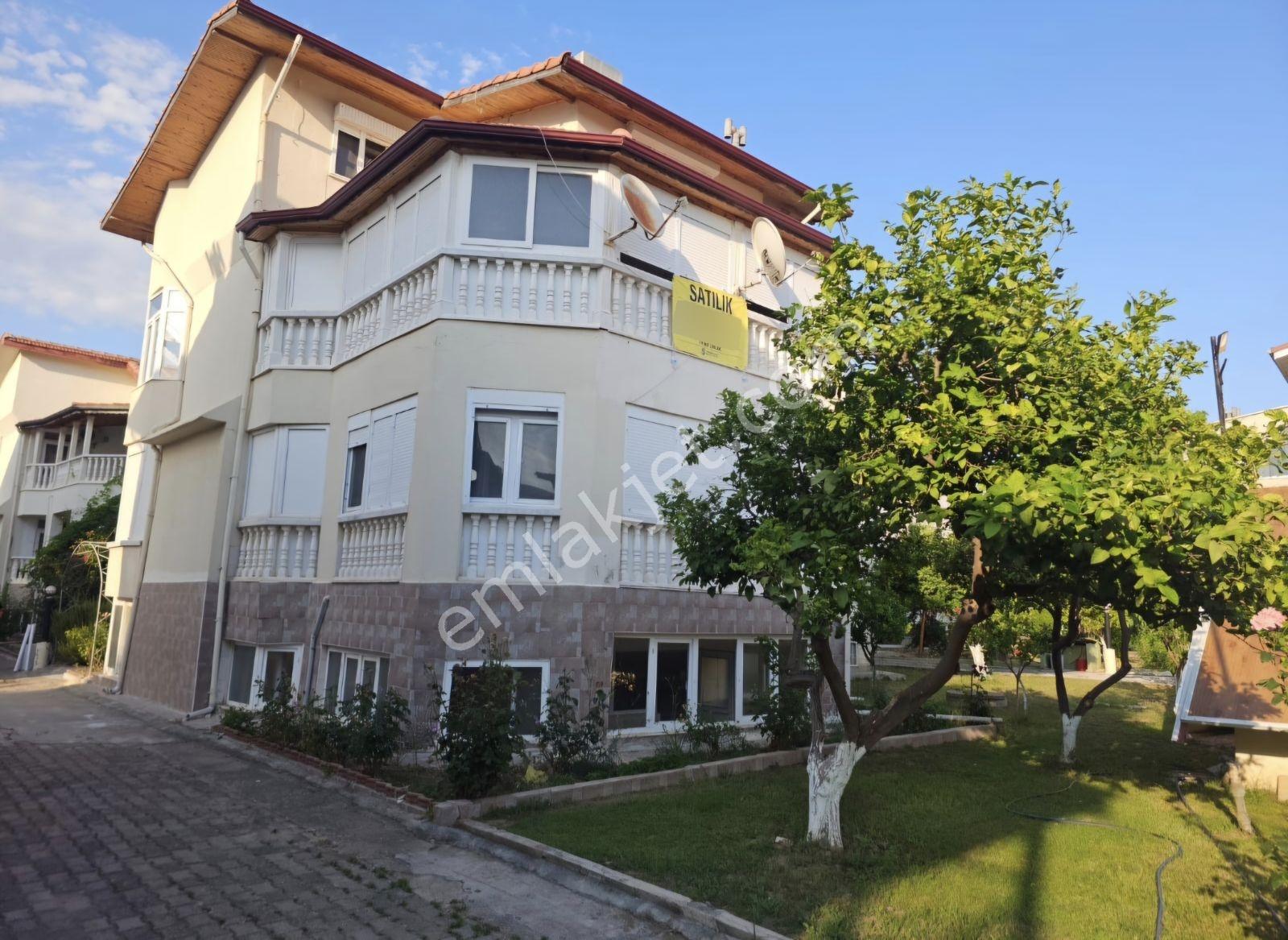 Akdeniz 87'de Satılık 5+2 Villa Denize 150 Mt.