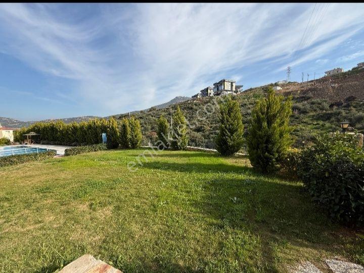 Yeni Foça'da Havuz Ve Doğa Manzaralı Geniş Bahçe Katı Daire - Görsel 21