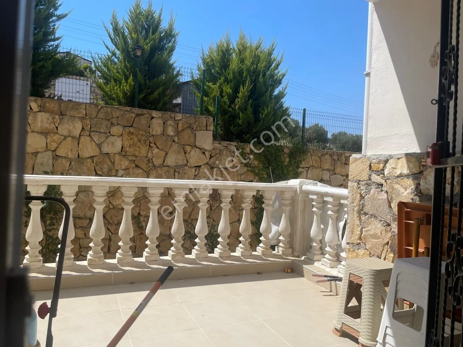 Yeni Foça'da Havuz Ve Doğa Manzaralı Geniş Bahçe Katı Daire - Görsel 5
