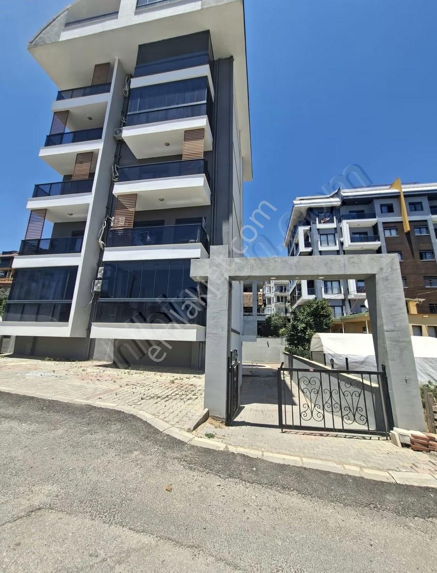 Çıplakl'da Geniş 62 M2 1+1 Daire