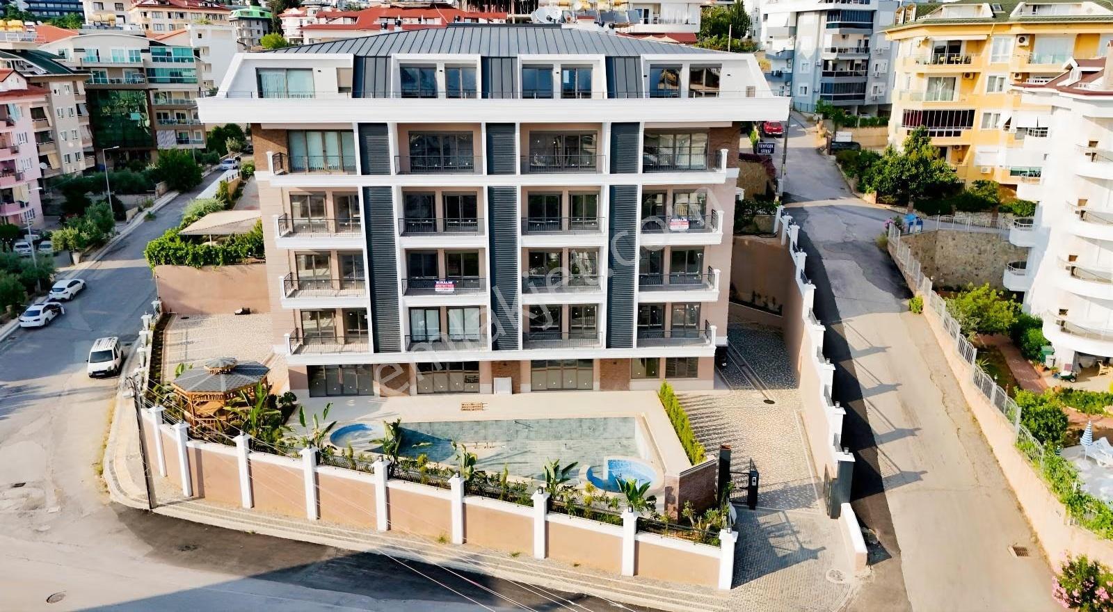 Ful Aktiviteli Bina Sıfır Ve Çok Genis 1+1 Daire