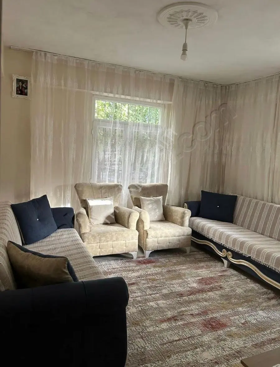 Emek Mahallesinde Satılık 2+1düz Giriş Daire