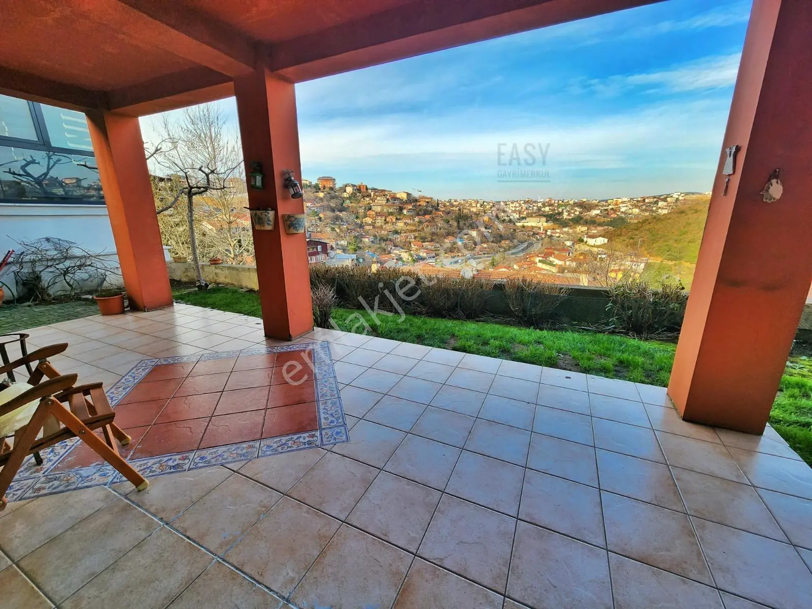 Ata-2 Sitesinde Çengelköy De Satılık Villa Önü Açık Bahçeli -boş