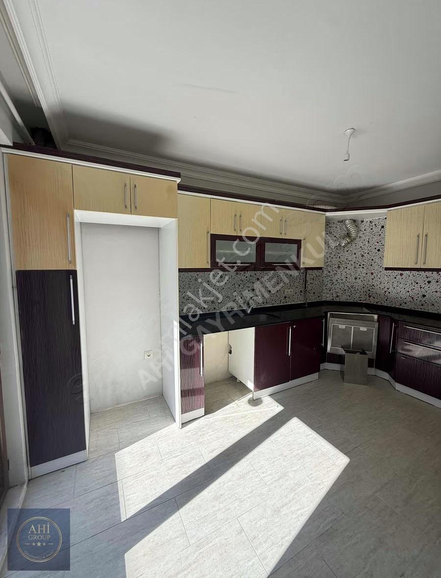 Ahi Gayrimenkul'den Gazi İlköğretim Yanı Kiralık 3+1 Geniş Daire - Görsel 10