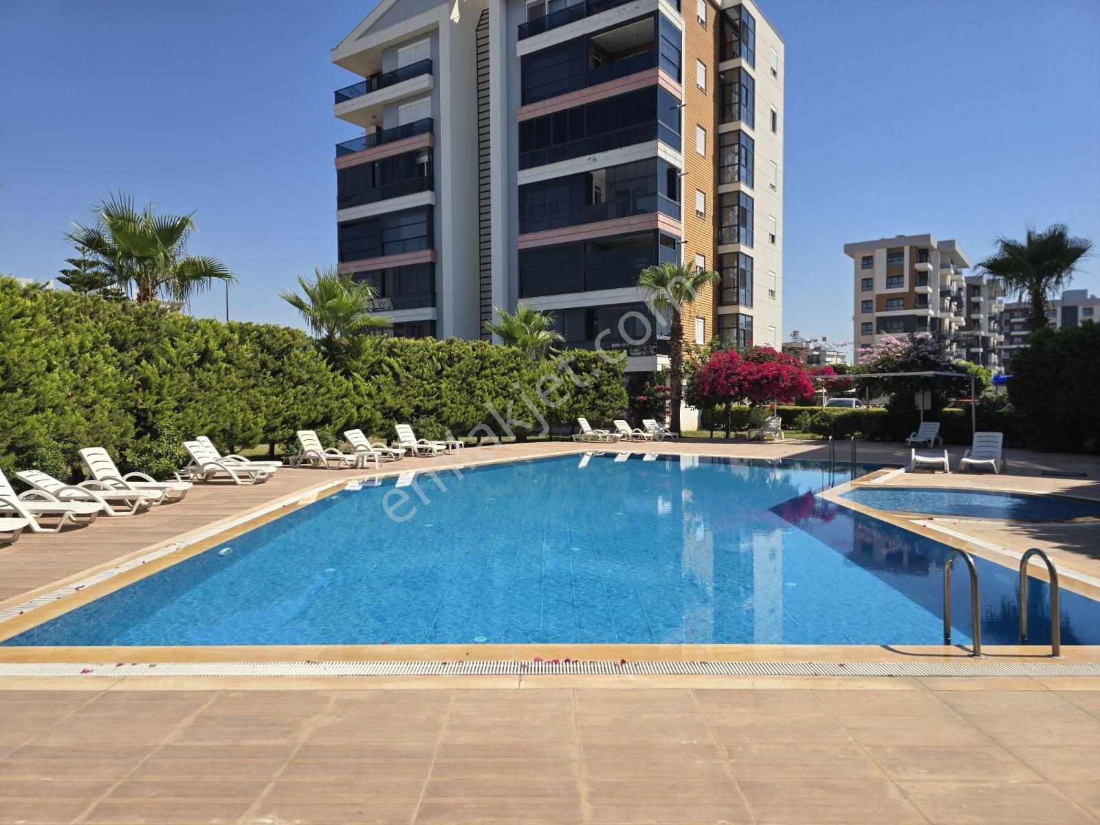 Panorama City'de Hastane Karşısı, Havuz Cepheli 2+1 Daire - Görsel 30