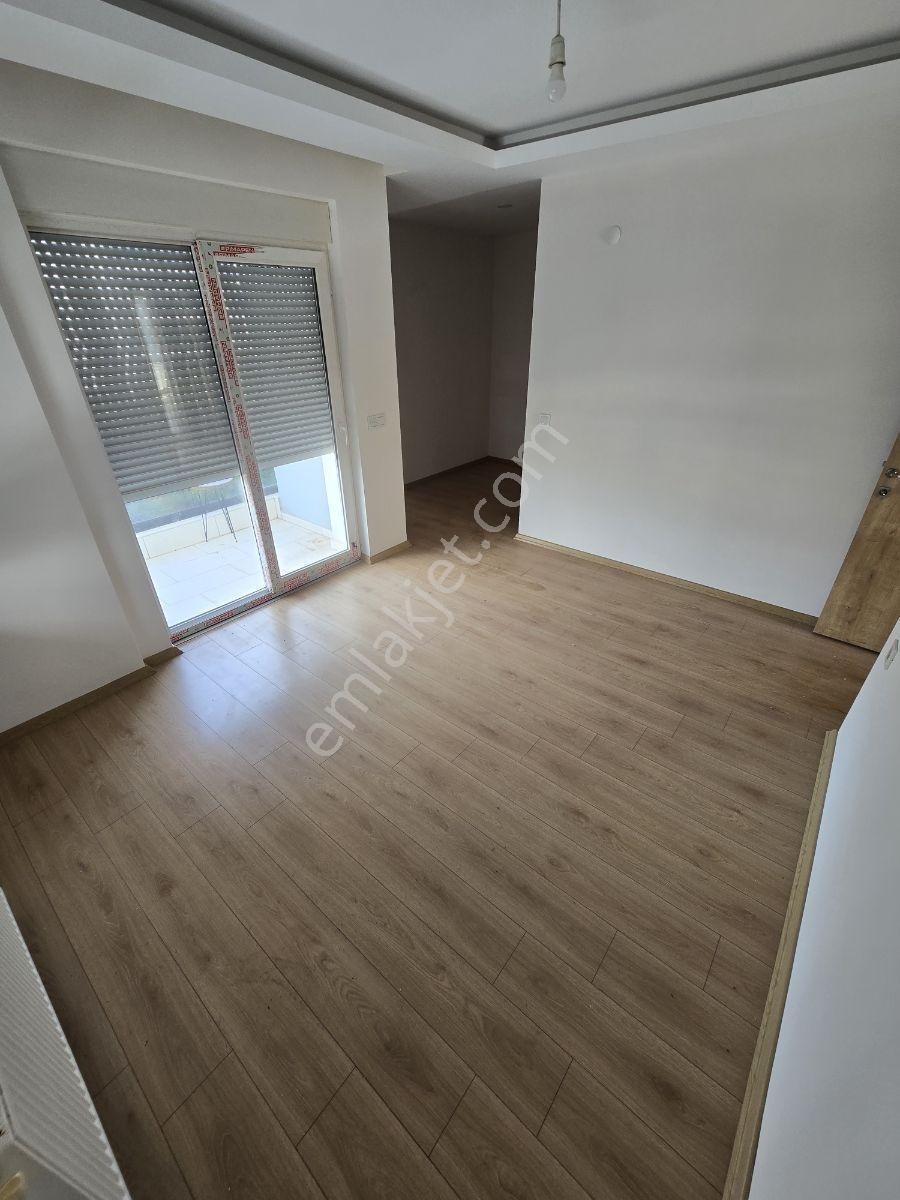 Panorama City'de Hastane Karşısı, Havuz Cepheli 2+1 Daire - Görsel 9
