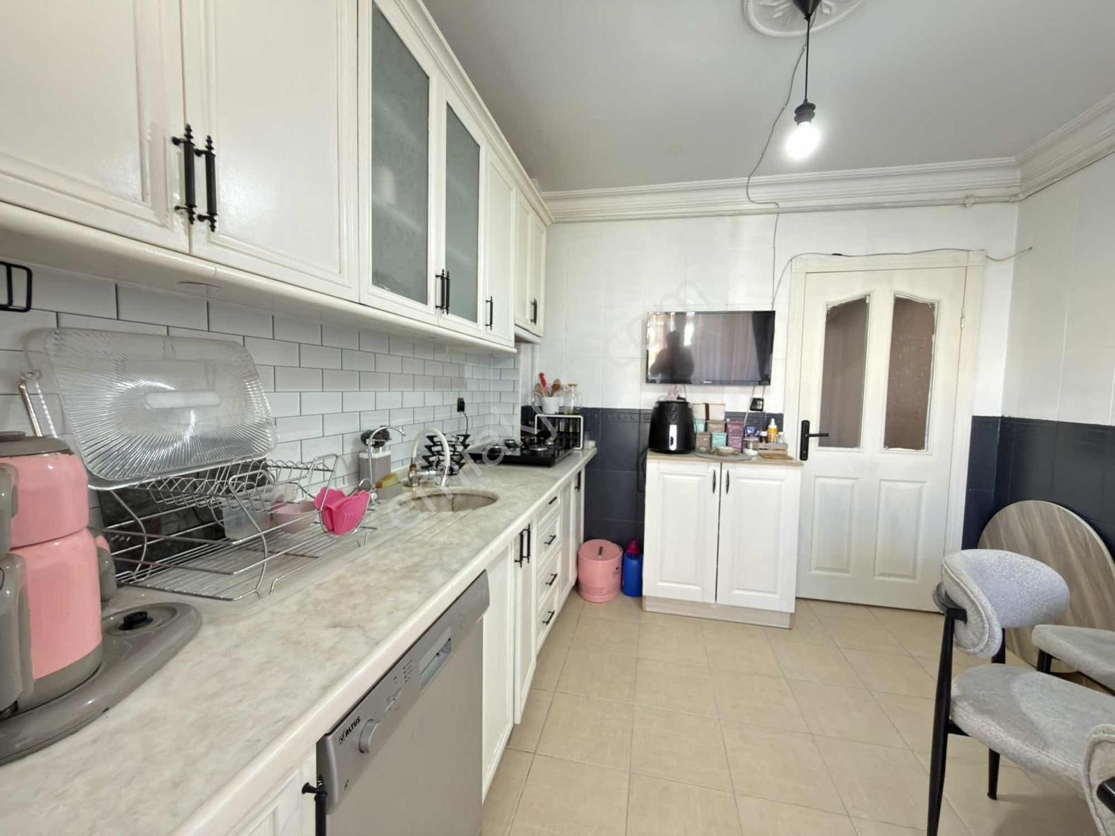 Oğulbey'den Estergon Cad. Yakını 2+1 Manzaralı 115m² Asansörlü - Görsel 27