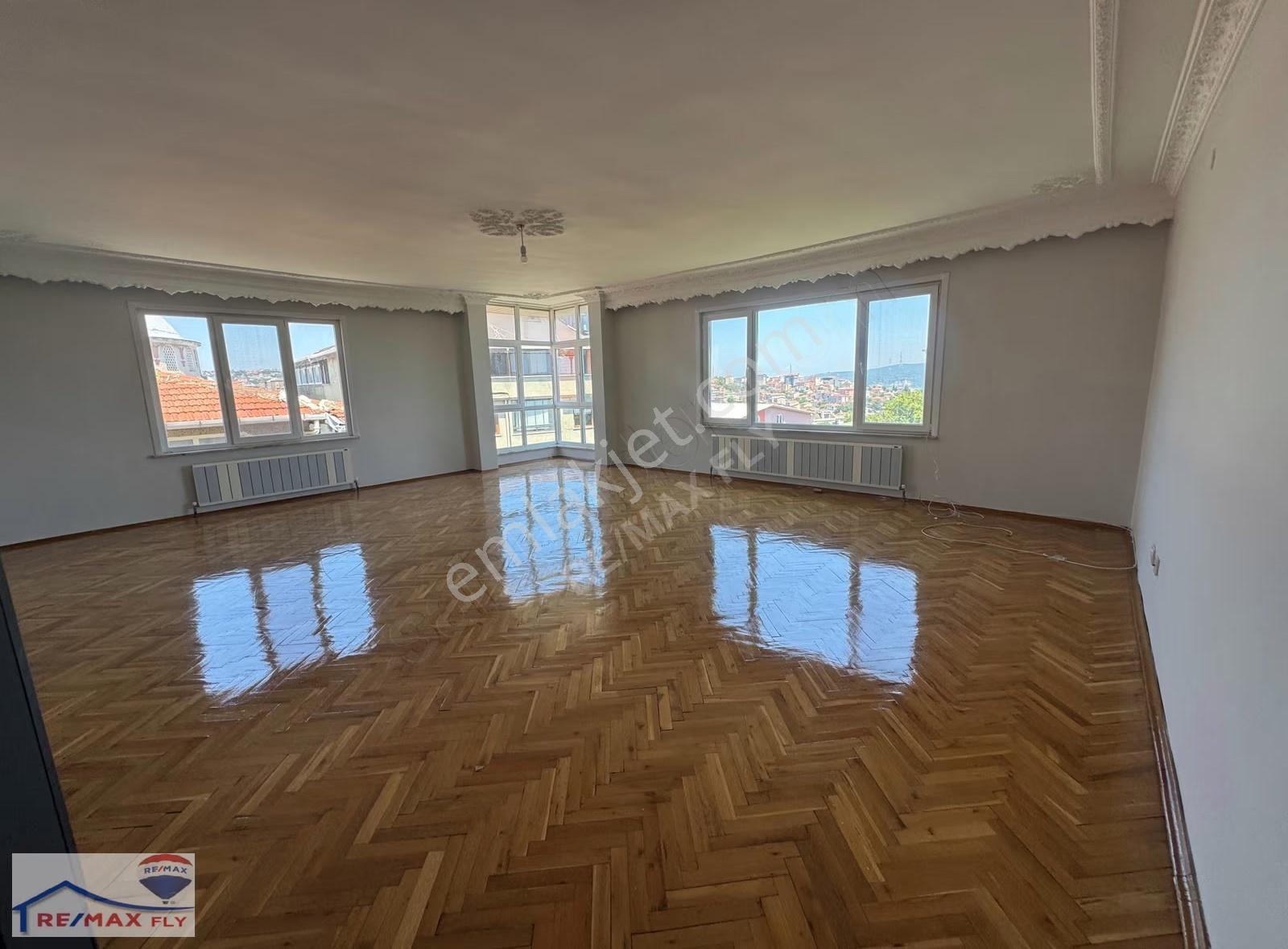 Tarabya'da Deniz Manzaralı,yenilenmiş 7+2 Kiralık Dubleks