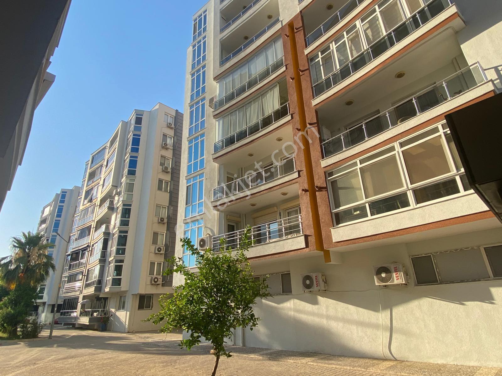 Çiğli Ataşehir Pelit 4 Sitesi’nde Satılık Arakat Geniş 3+1 Daire - Görsel 2