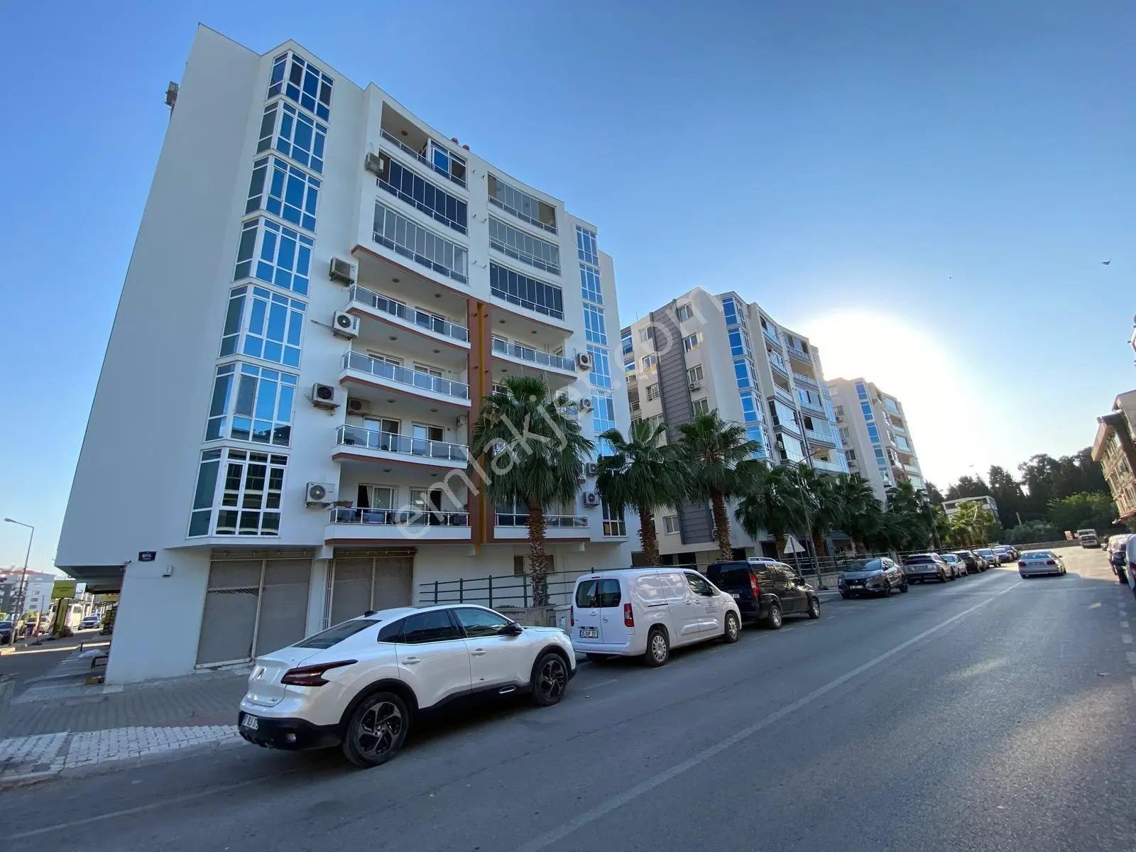 Çiğli Ataşehir Pelit 4 Sitesi’nde Satılık Arakat Geniş 3+1 Daire