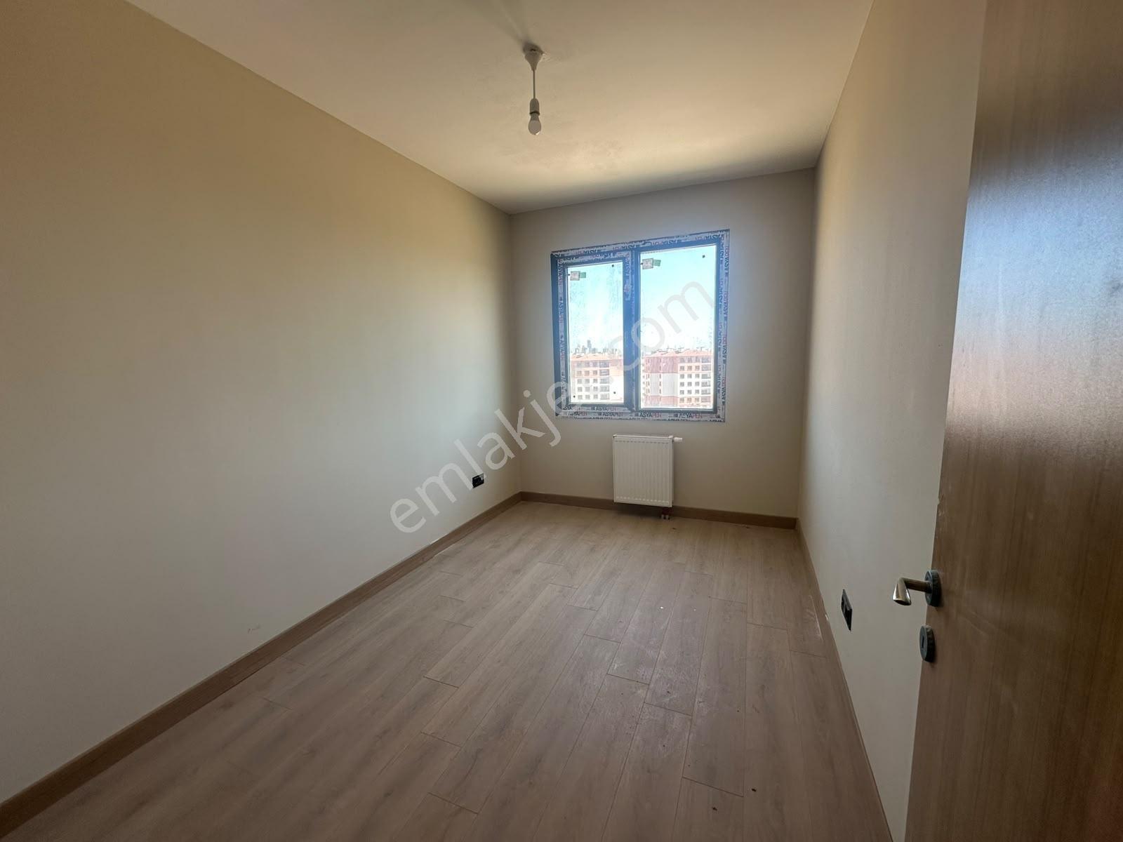 Re/max Selhattin'den Maltepe Toki Atış Okulunda 2+1 Arakat Daire - Görsel 16
