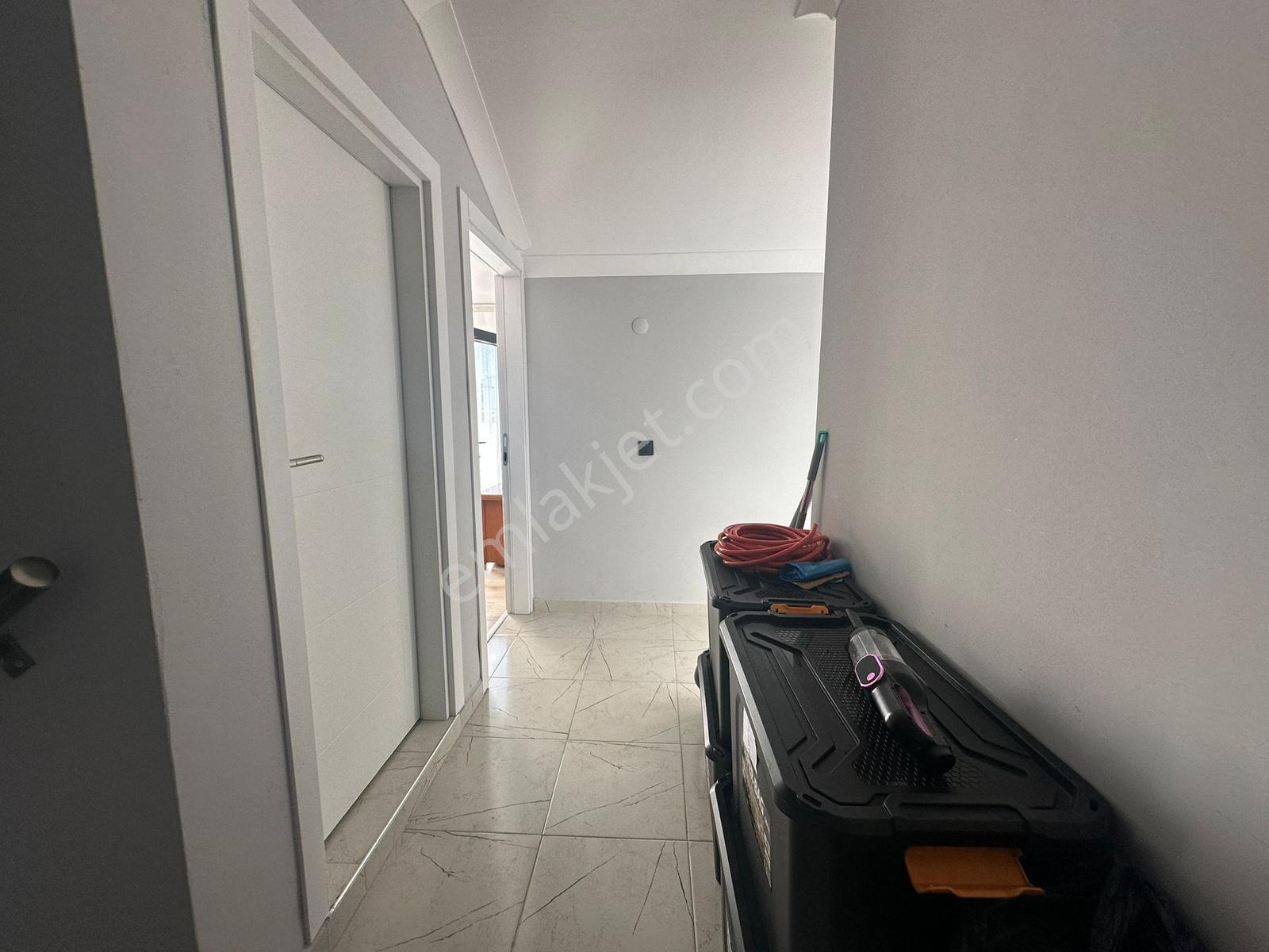 Re/max Selhattin'den Mevlana Mahallesinde 3,5+1 Teraslı Daire - Görsel 11