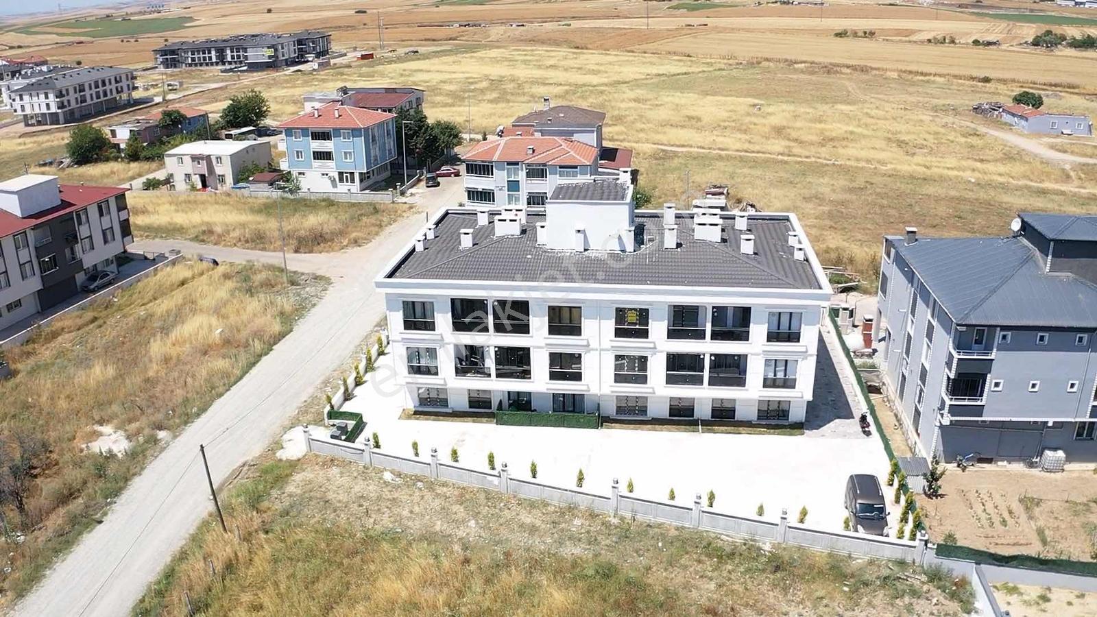 İskanlı 1+1 Bahçe Katı Hemen Oturuma Uygun Büyük Otoparklı - Görsel 14