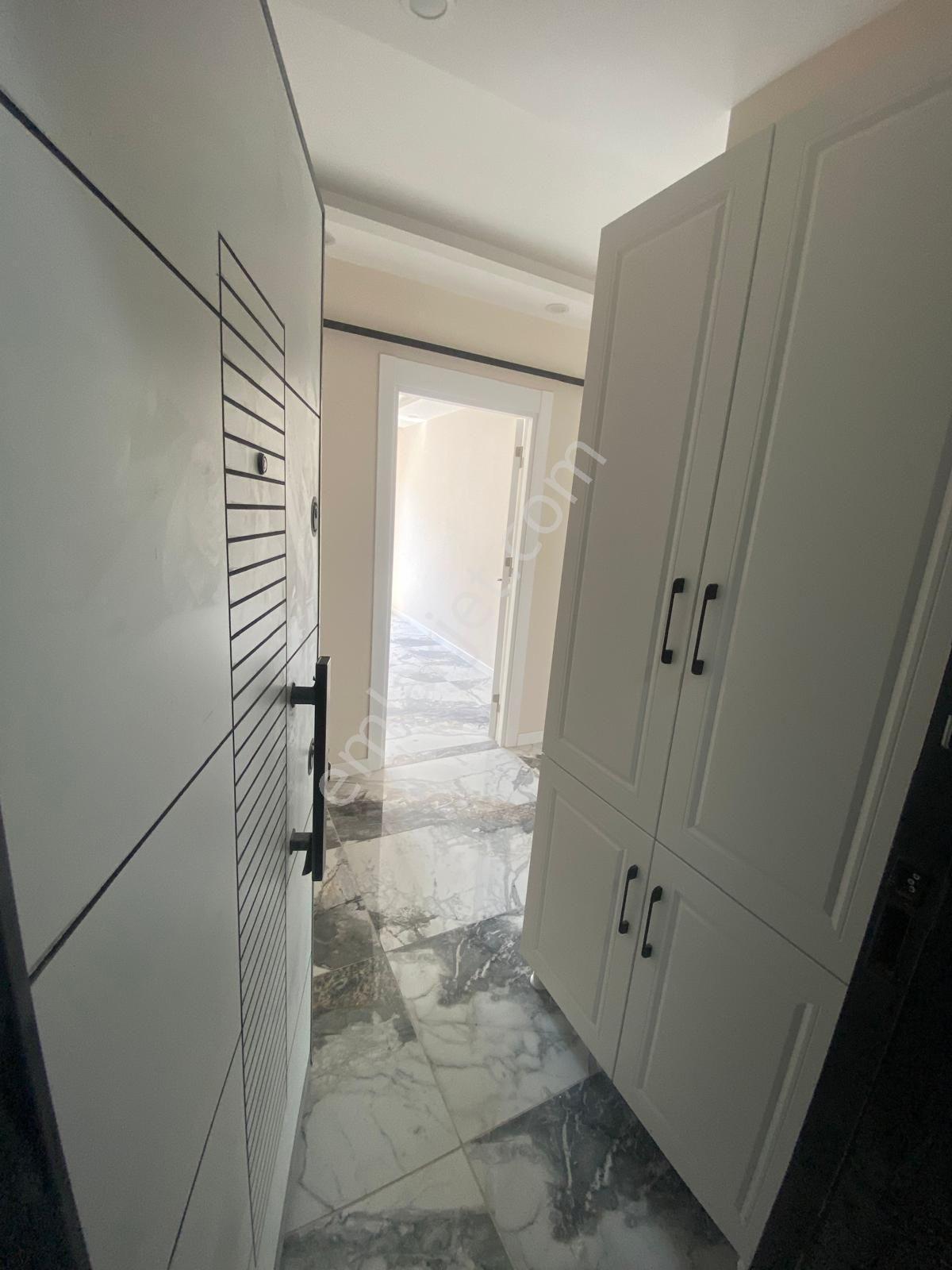 Cumhuriyet Mahallesi 2. Kat Ara Kat Sıfır 2+1 Daire