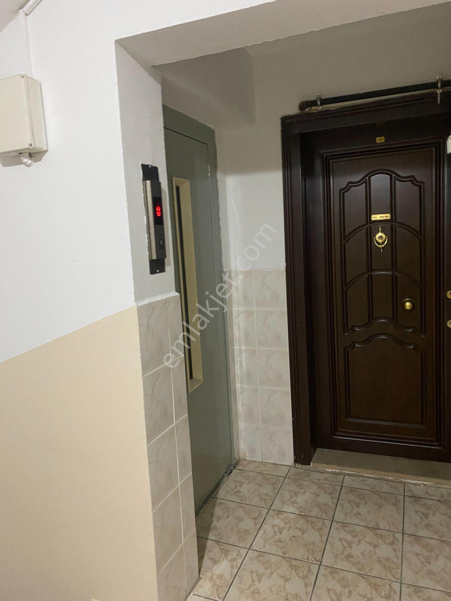 Göztepe İnönü Caddesi Paralel Sokak Ara Kat 3+1 Satılık Geniş Daire - Görsel 4
