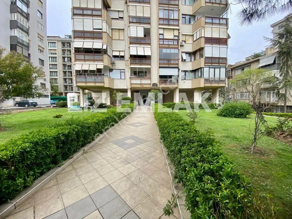 Suadiye'de Önü Kapanmaz Manzaralı, Balkonlu 4+1 Satılık Daire
