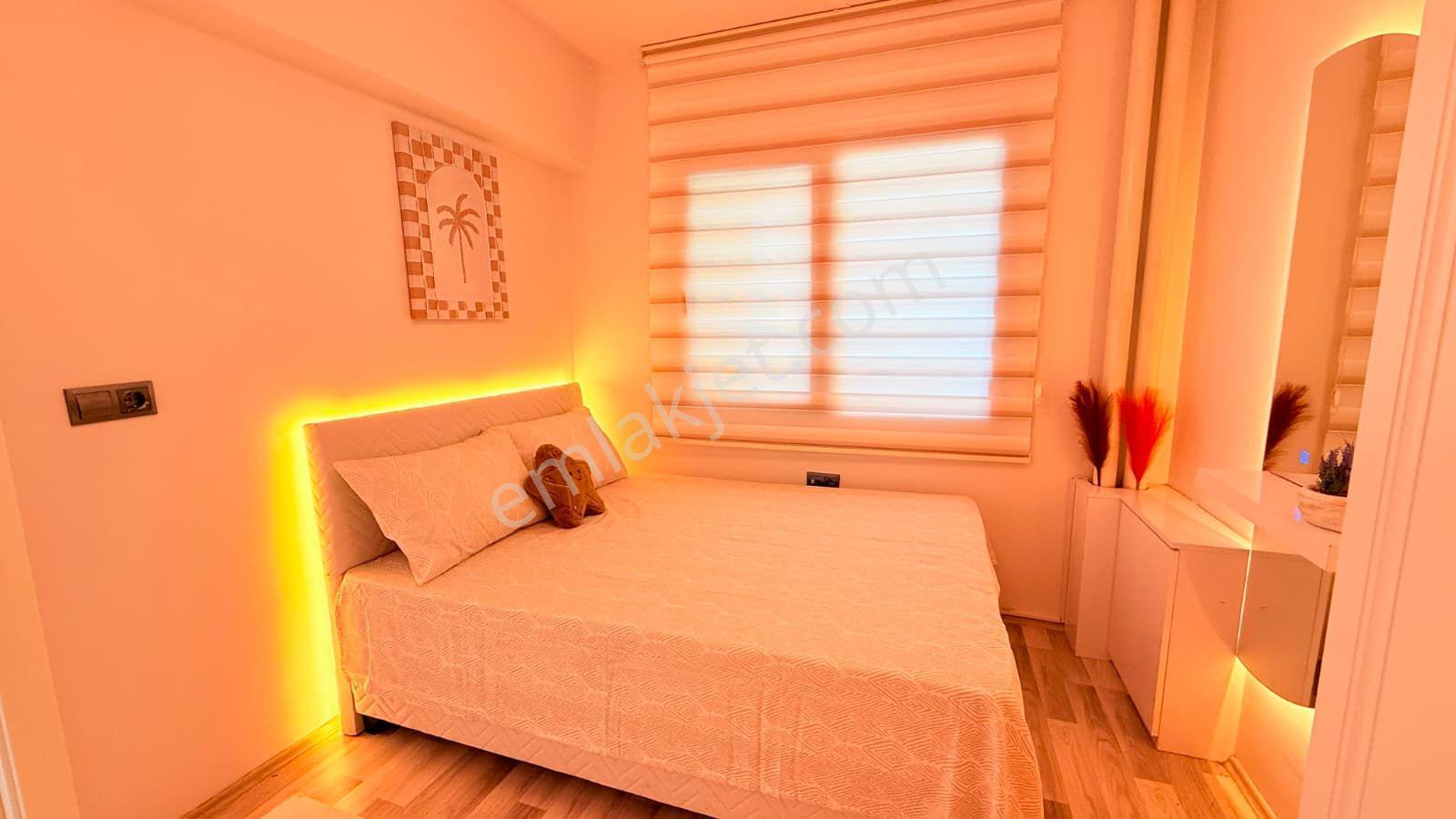 Zeytinköyde Havuzlu Sitede Balkonlu Arakat Eşyalı 1+1 Satılık Apart - Görsel 9