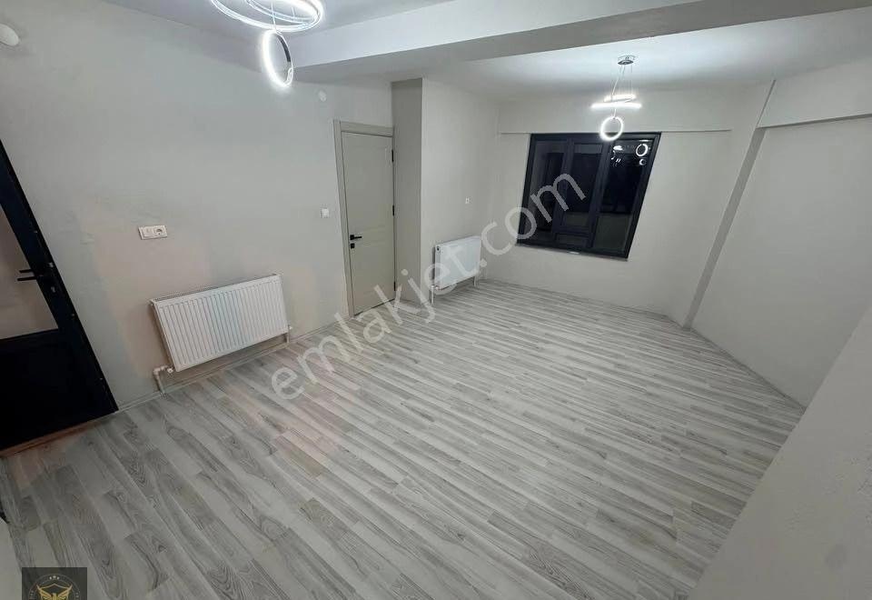 Esenyurt Güzelyurt Mahallesinde Metrobüse Yürüme Mesafesinde Şık Dekorlu 3+1 Dairemiz