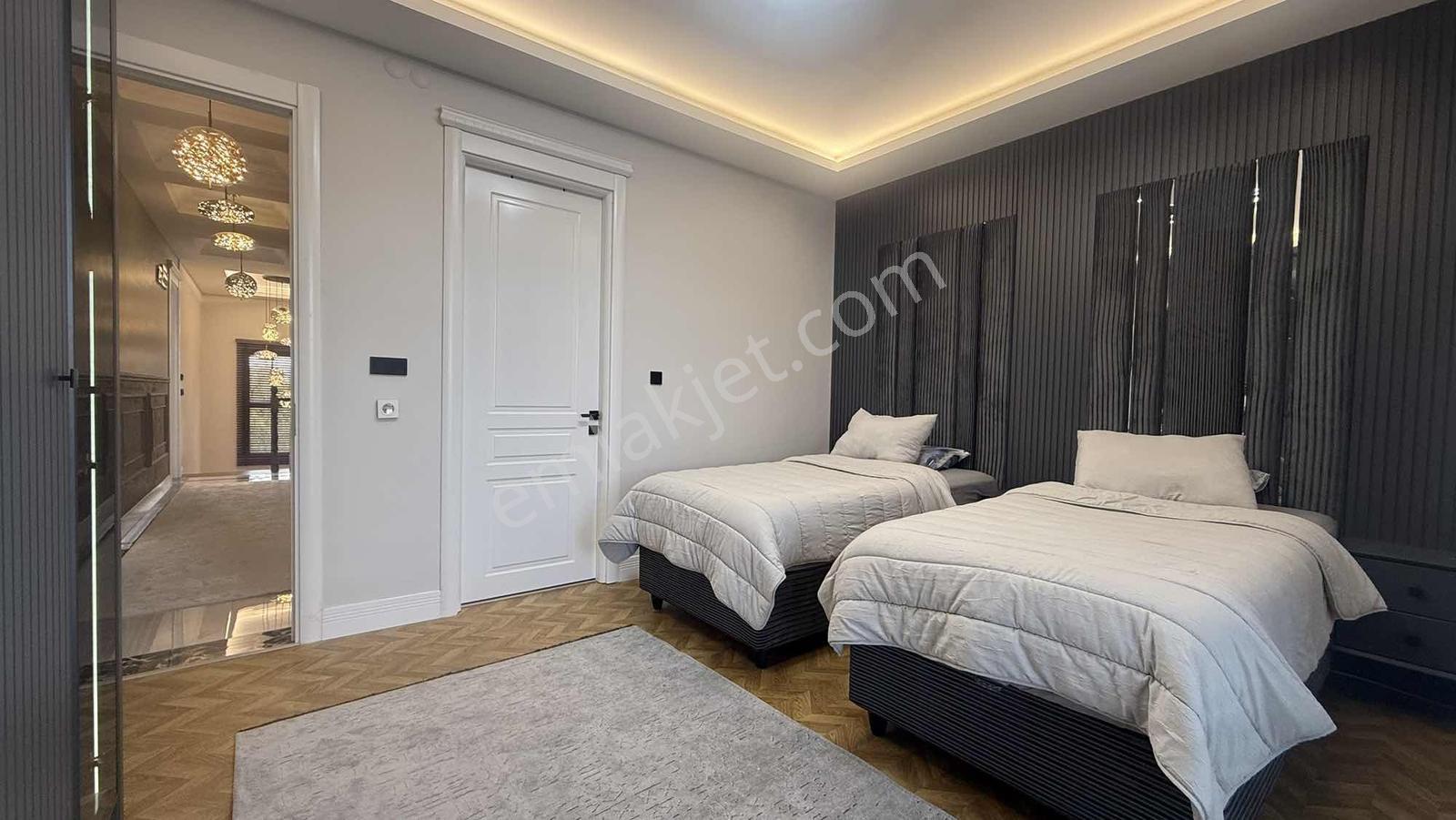 Hısarcık Mah. 4.5+1 Süper Lüks Villa - Görsel 14