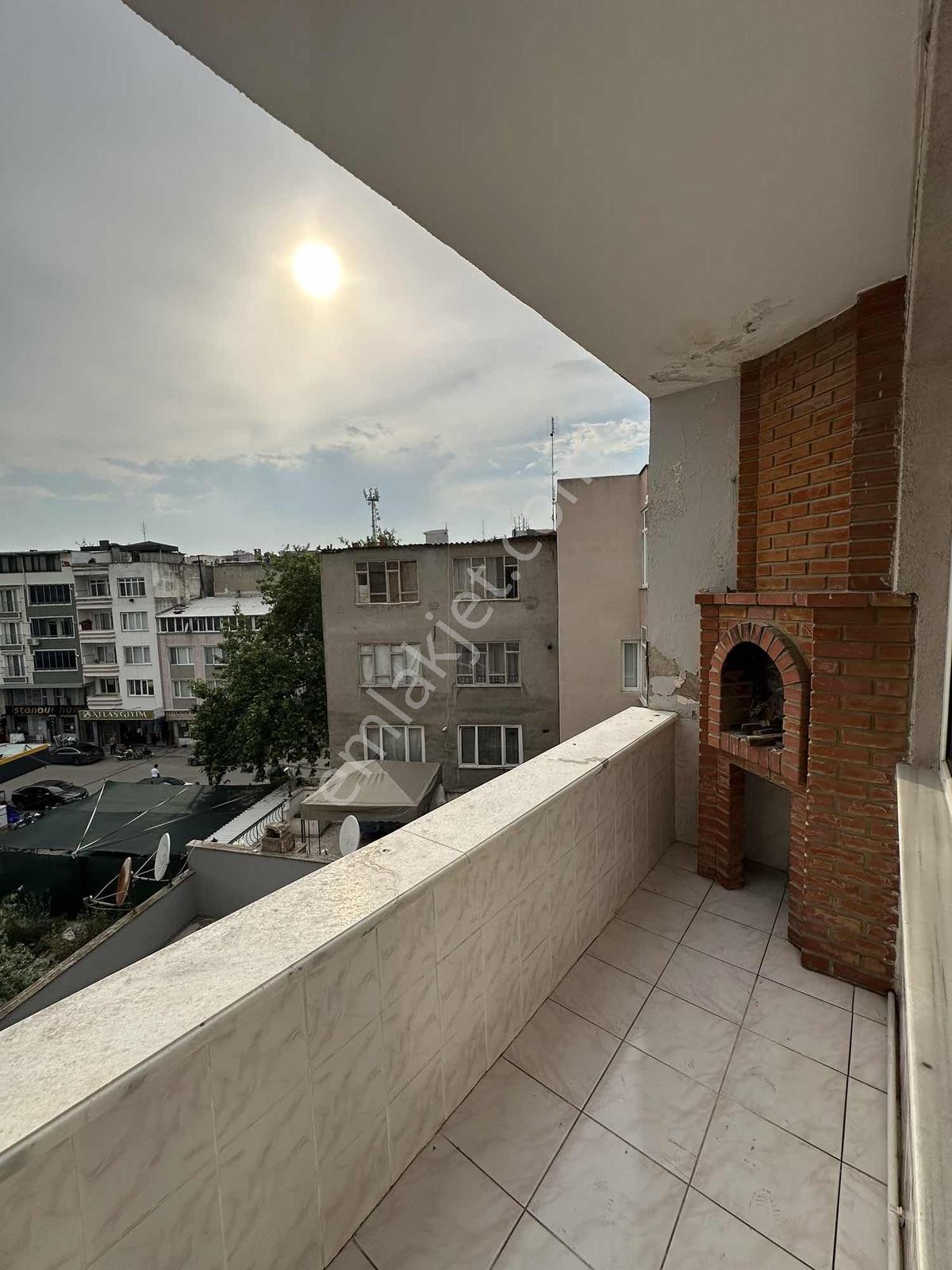 Karacabey Salı Pazarının Yanında Kiralık 3+1 155m2 Daire - Görsel 5