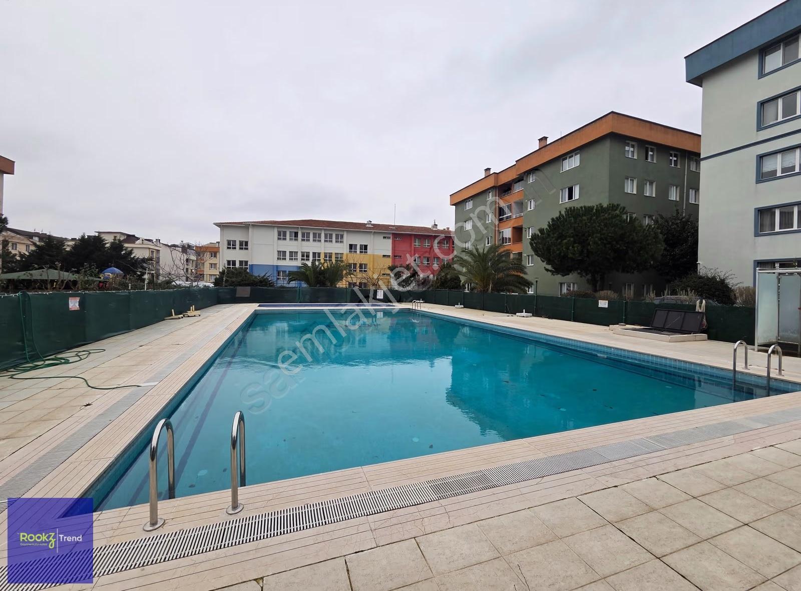Çekmeköy Hamidiye Mh. Öğretmenler Sitesi'nde Kiralık 2+1 Daire
