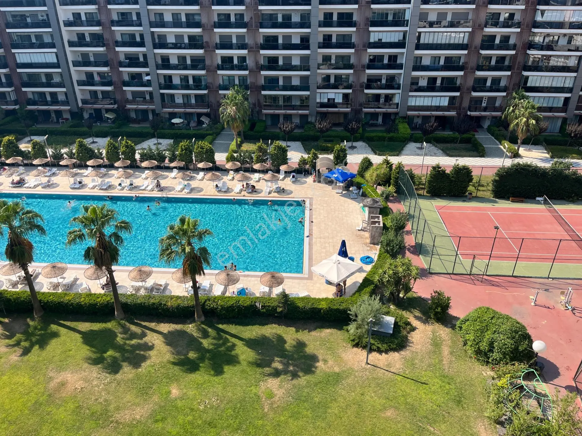 Park Yaşam Ataşehir Sitesinde Havuz Manzaralı Kiralık 2+1 Daire